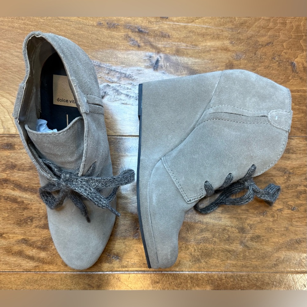 Dolce Vita Taupe Suede Lace Up Wedge Ankle Booties Size 9